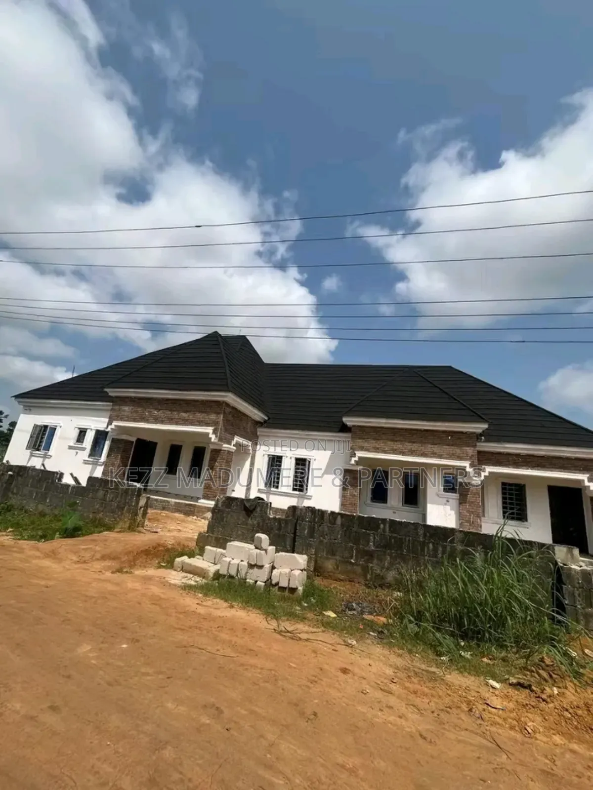 4bdrm Bungalow in Near Boundary, Aluu, for sale