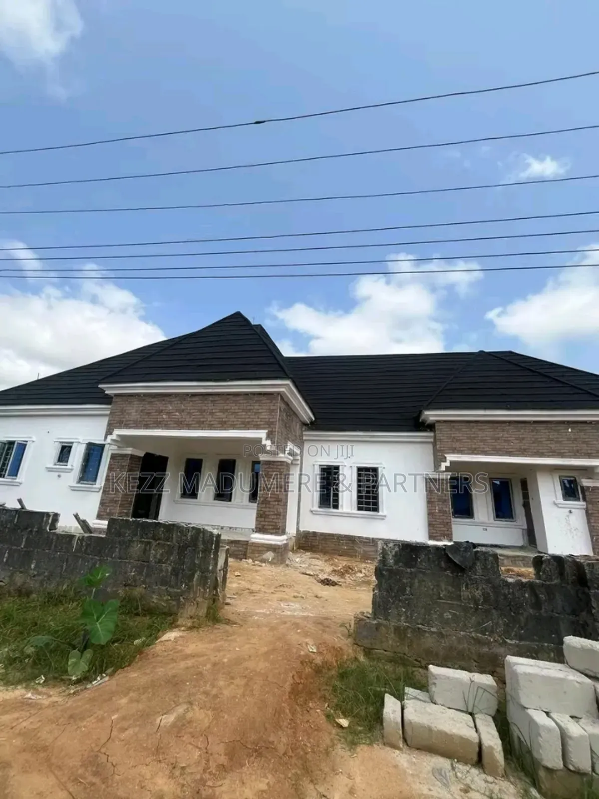 4bdrm Bungalow in Near Boundary, Aluu, for sale