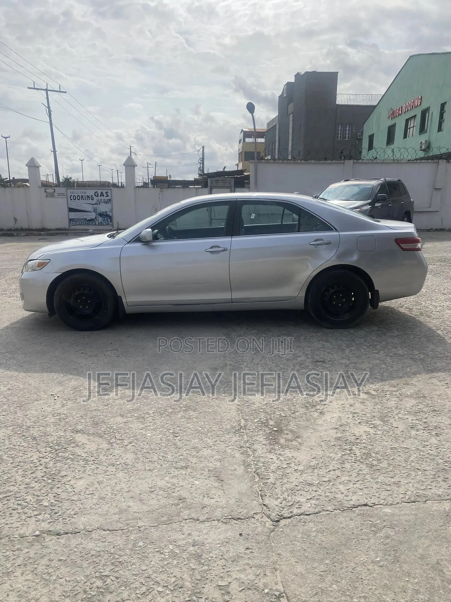 Toyota Camry LE 4dr Sedan (2.5L 4cyl 6A) 2011 Silver