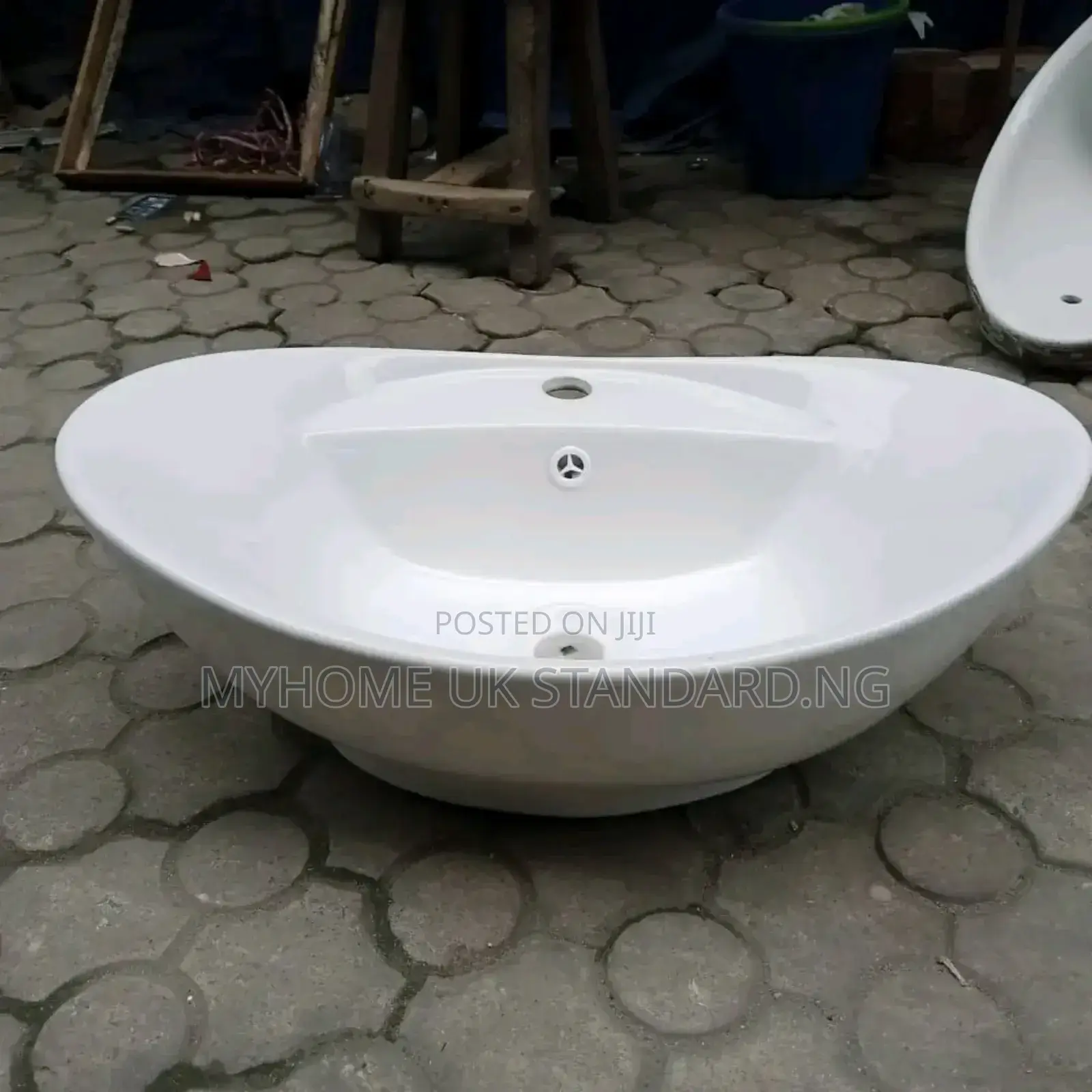 Countertop Basin With Floating Hole