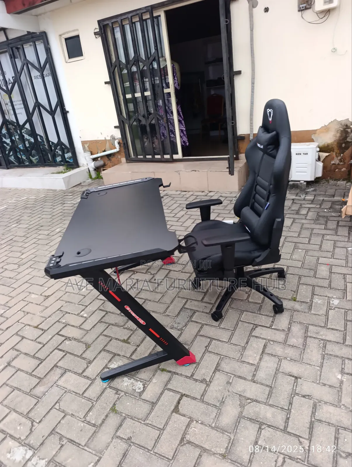 Modern Gaming Chair and Desk.