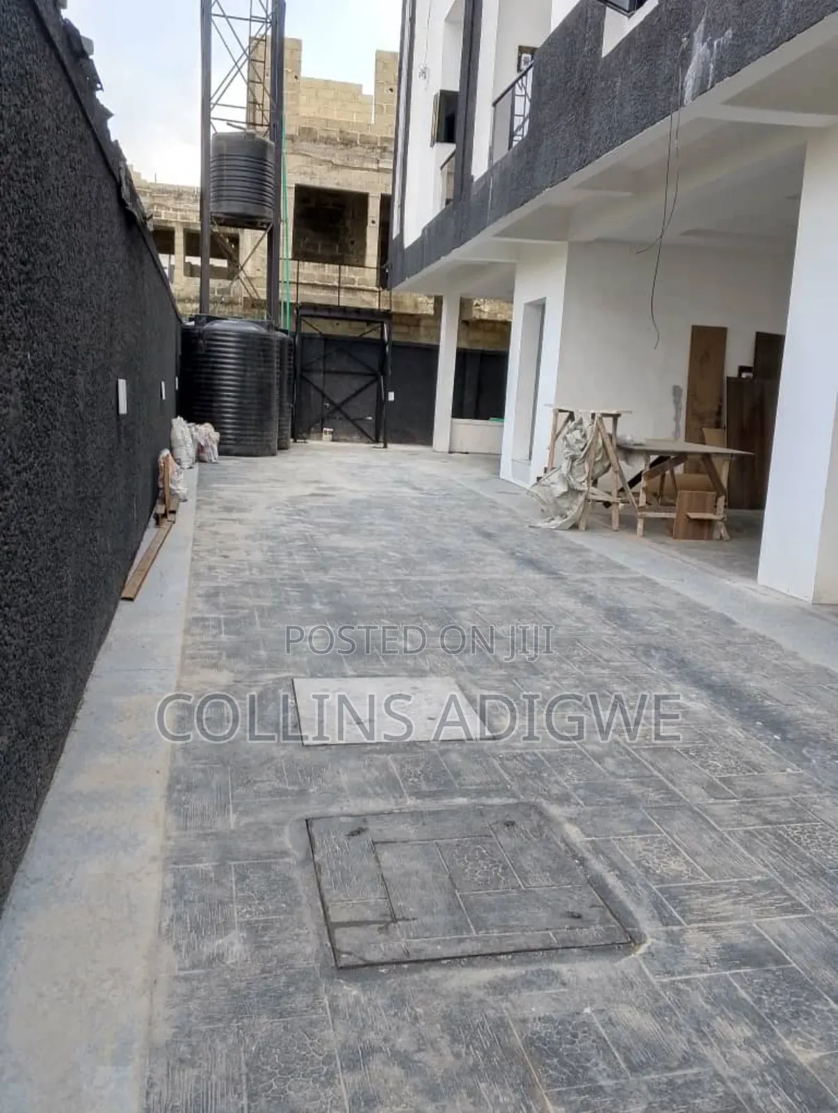 1bdrm Apartment in Orchid Road, Chevron for sale