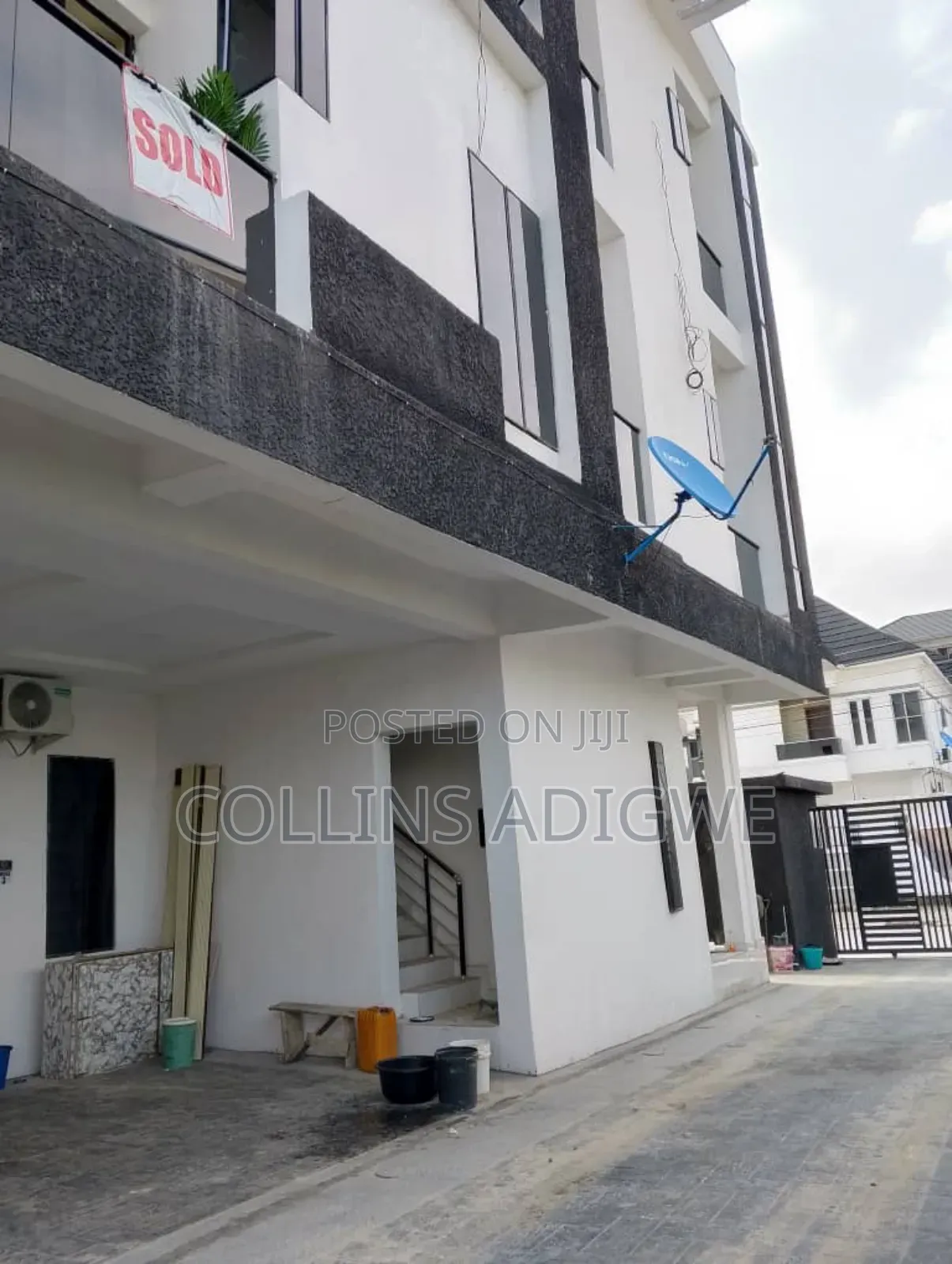 1bdrm Apartment in Orchid Road, Chevron for sale