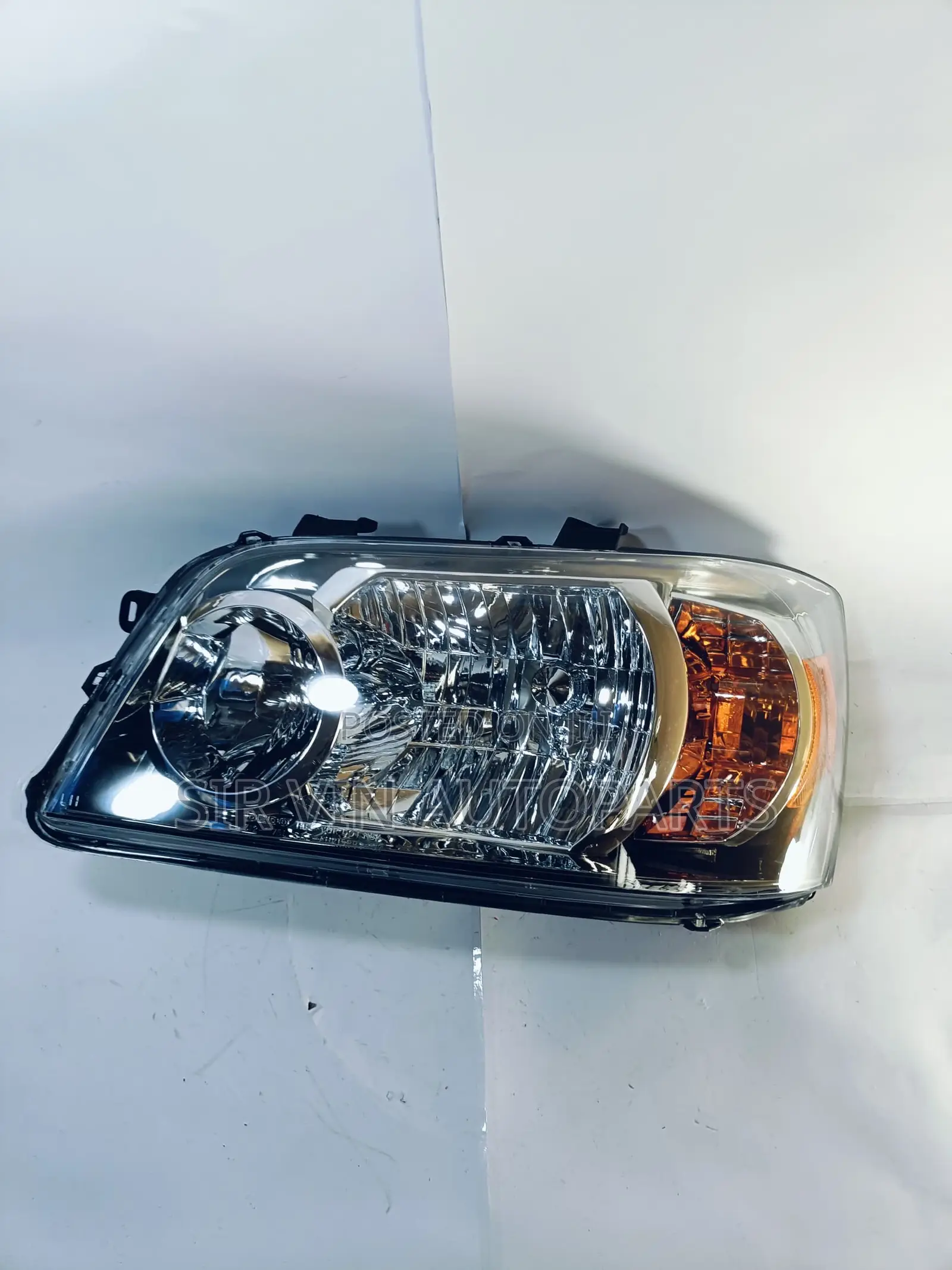 Toyota Highlander 2005 Headlight/Headlamp (Complete Set)