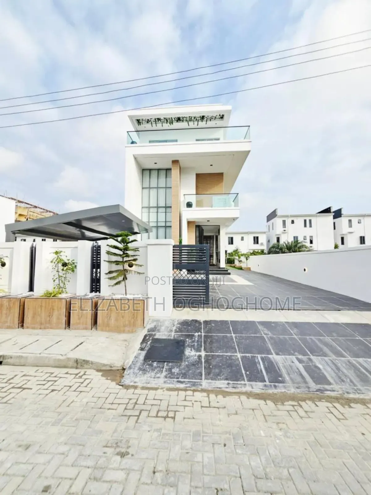 5bdrm Duplex in Osapa london for sale