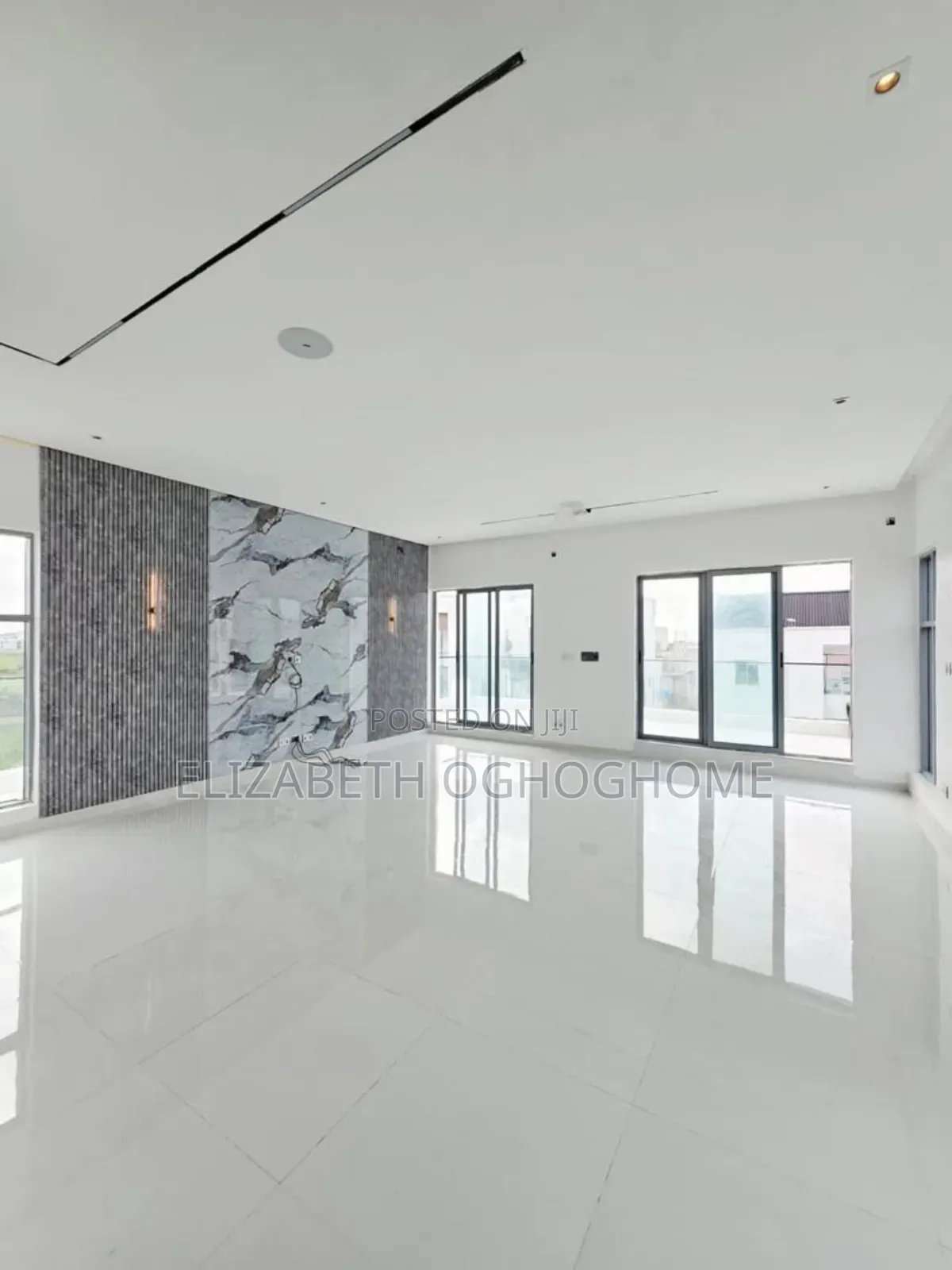 5bdrm Duplex in Osapa london for sale
