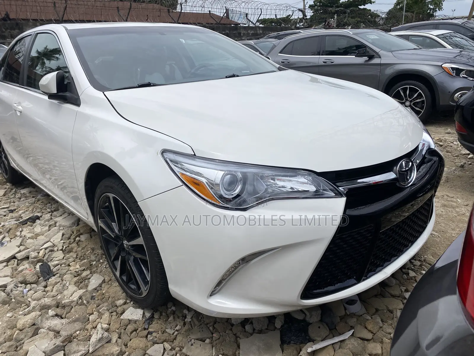 Toyota Camry XSE 4dr Sedan (2.5L 4cyl 6A) 2015 White