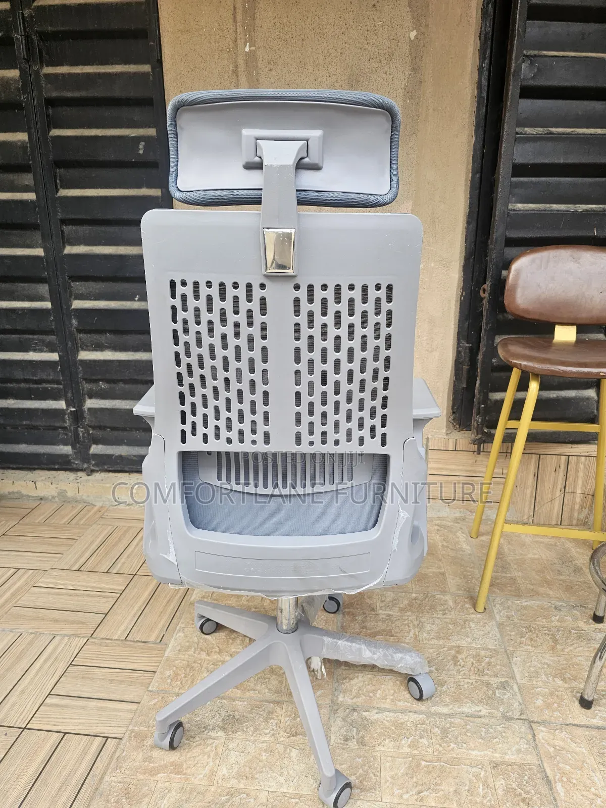 Office Swivel Chair With Headrest