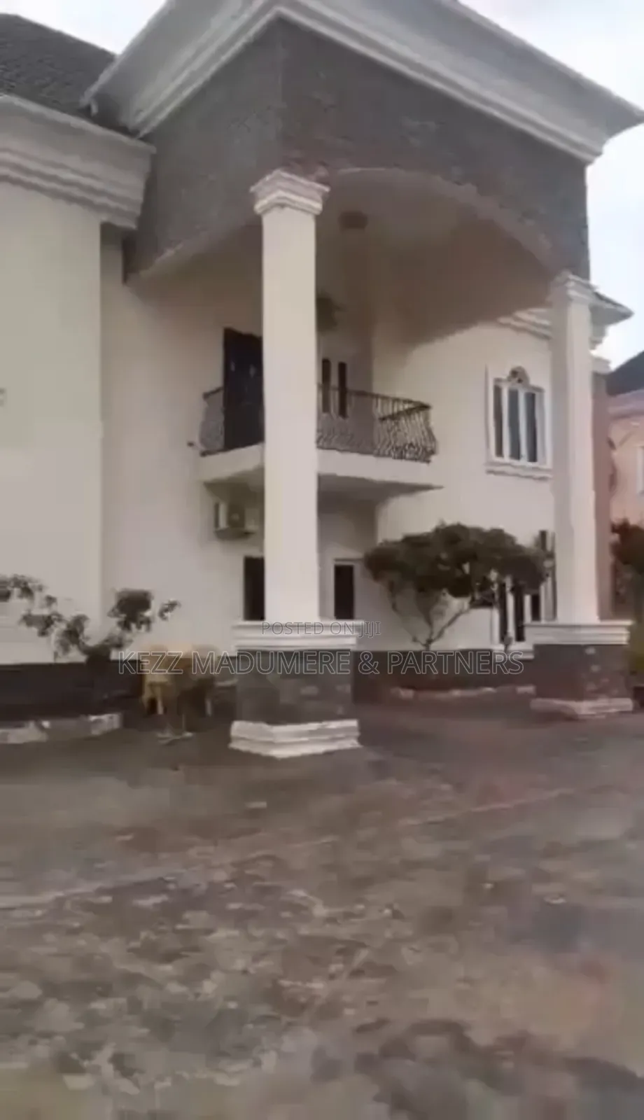 5bdrm Duplex in Inside An Estate, for sale