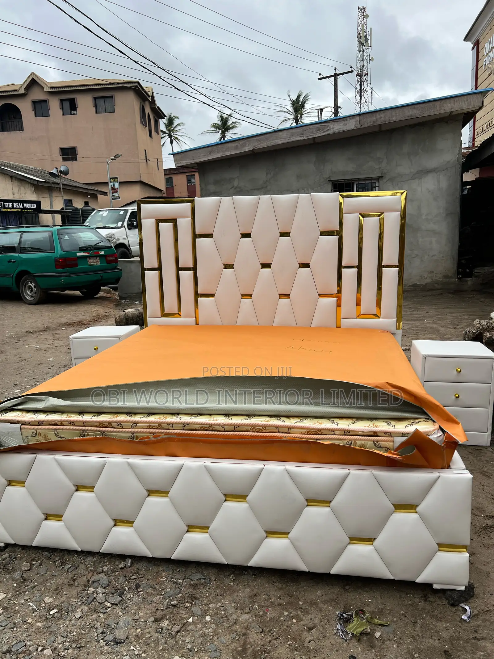 Padded Bed Frame 6by6 With 2 Drawers White Color