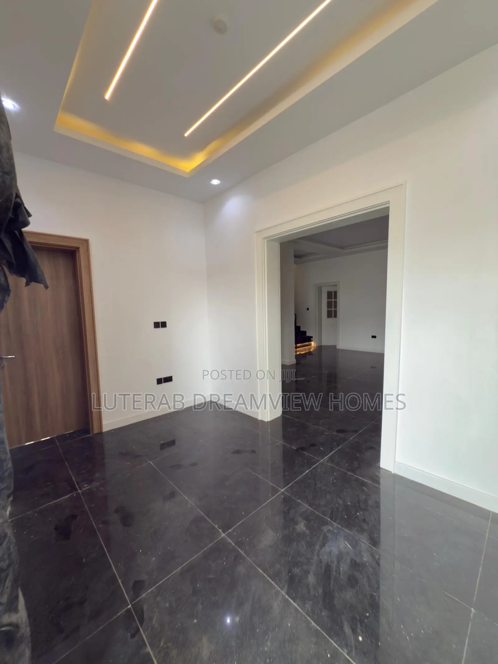 7bdrm Duplex in Asokoro for sale
