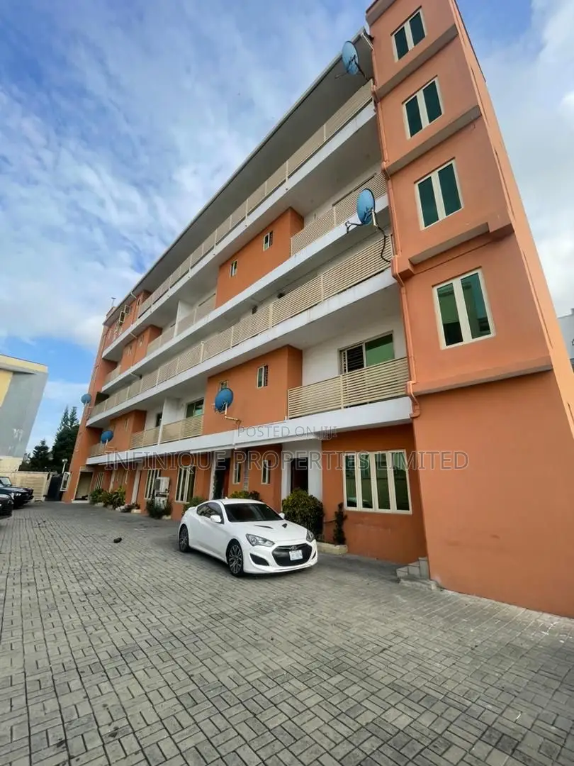 4bdrm Maisonette in Lekki for rent