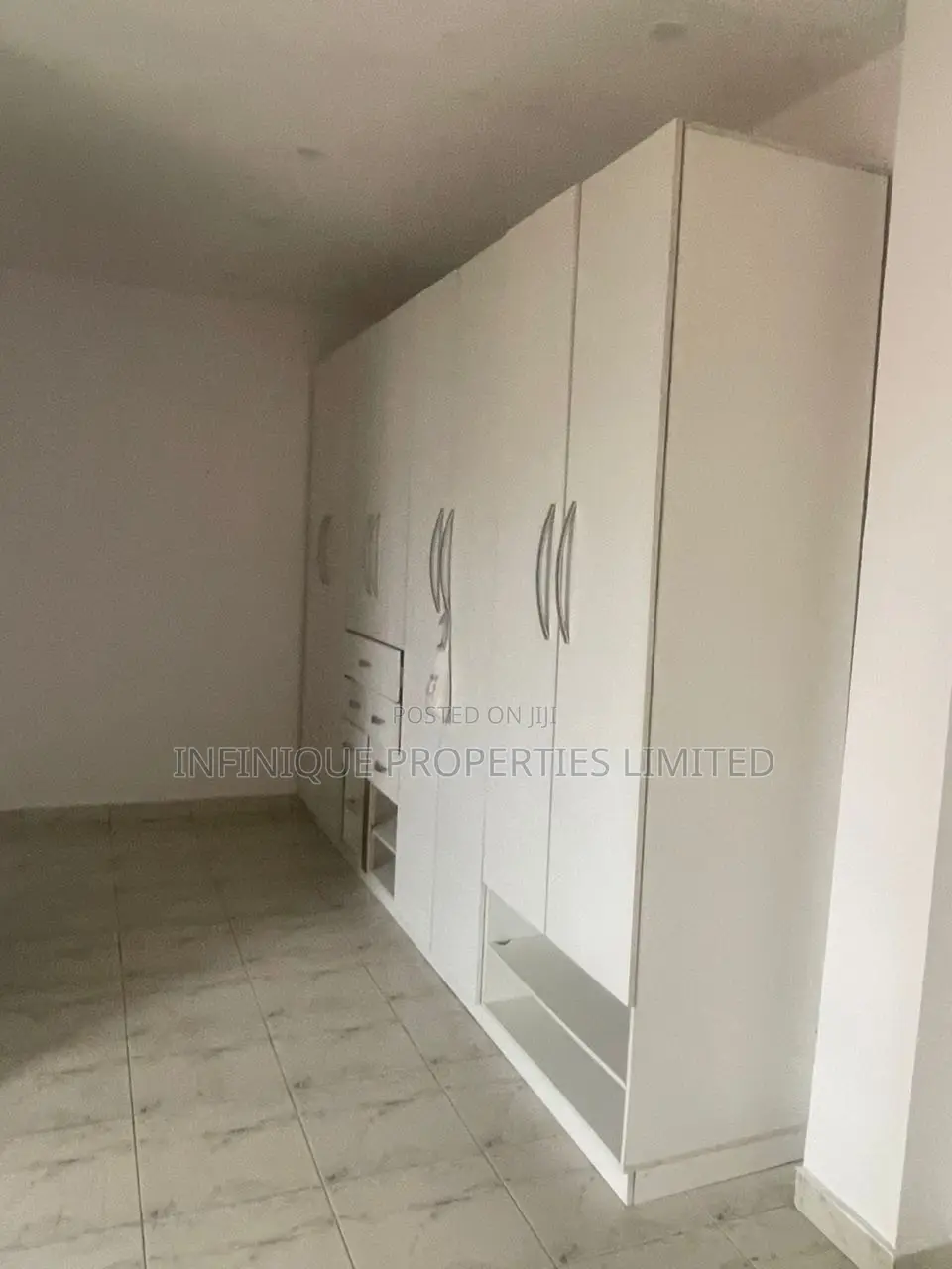 4bdrm Maisonette in Lekki for rent