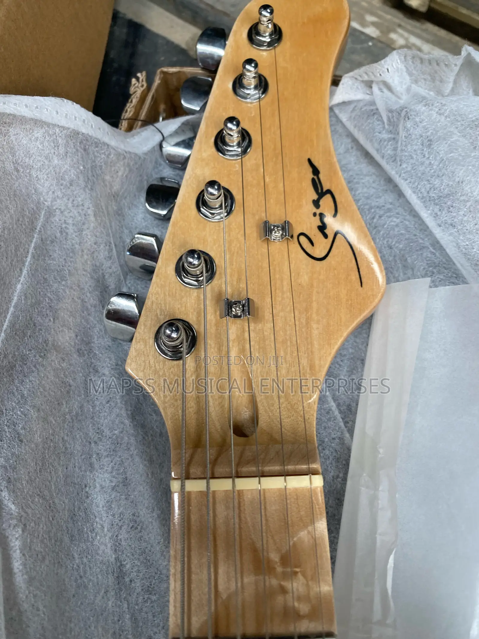 Smiger Lg-2 Stratocaster Electric Guitar in the Chrome Glow Finish.