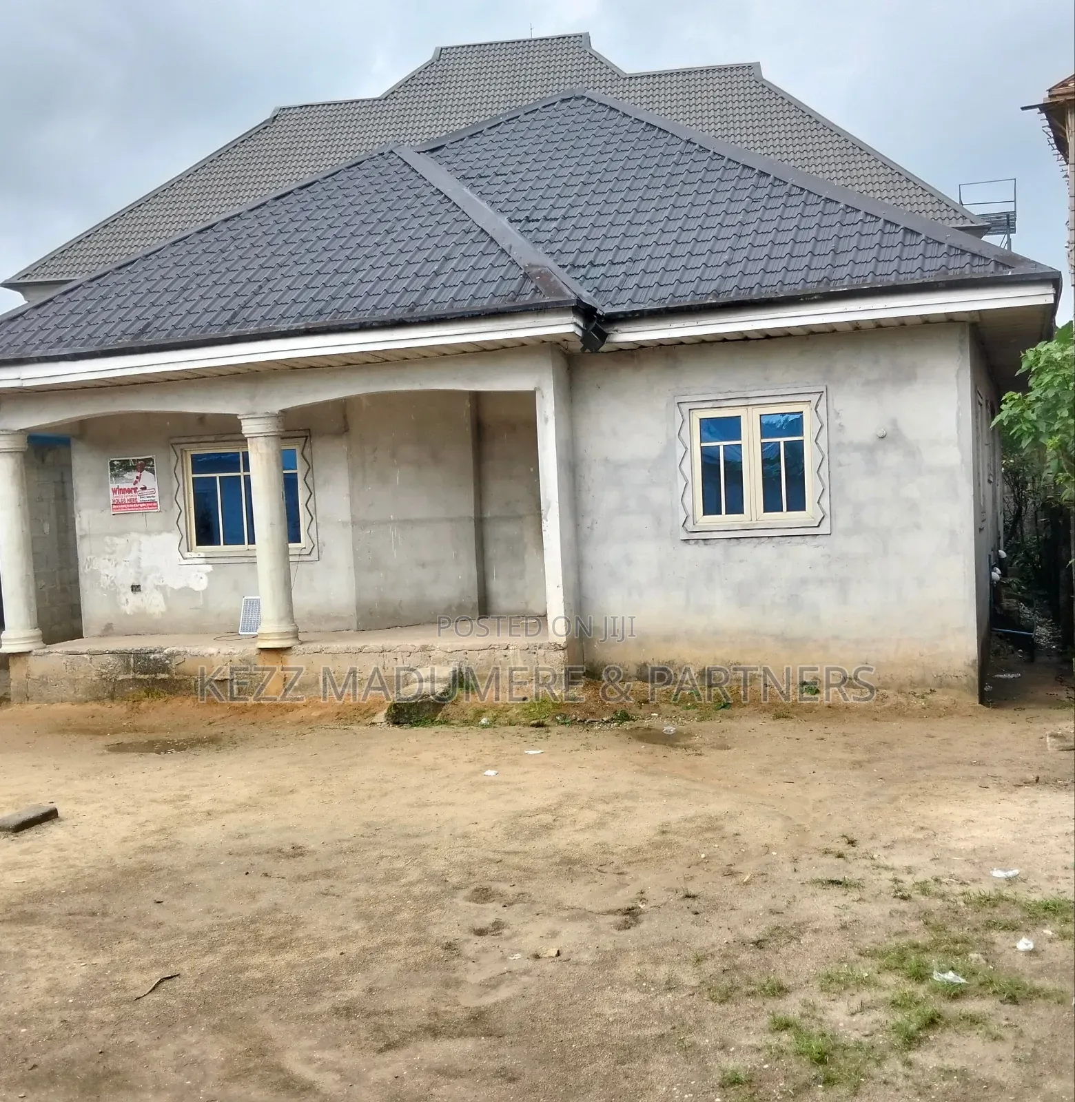 3bdrm Bungalow in Eneka Road, By 114 ,, Port-Harcourt for sale