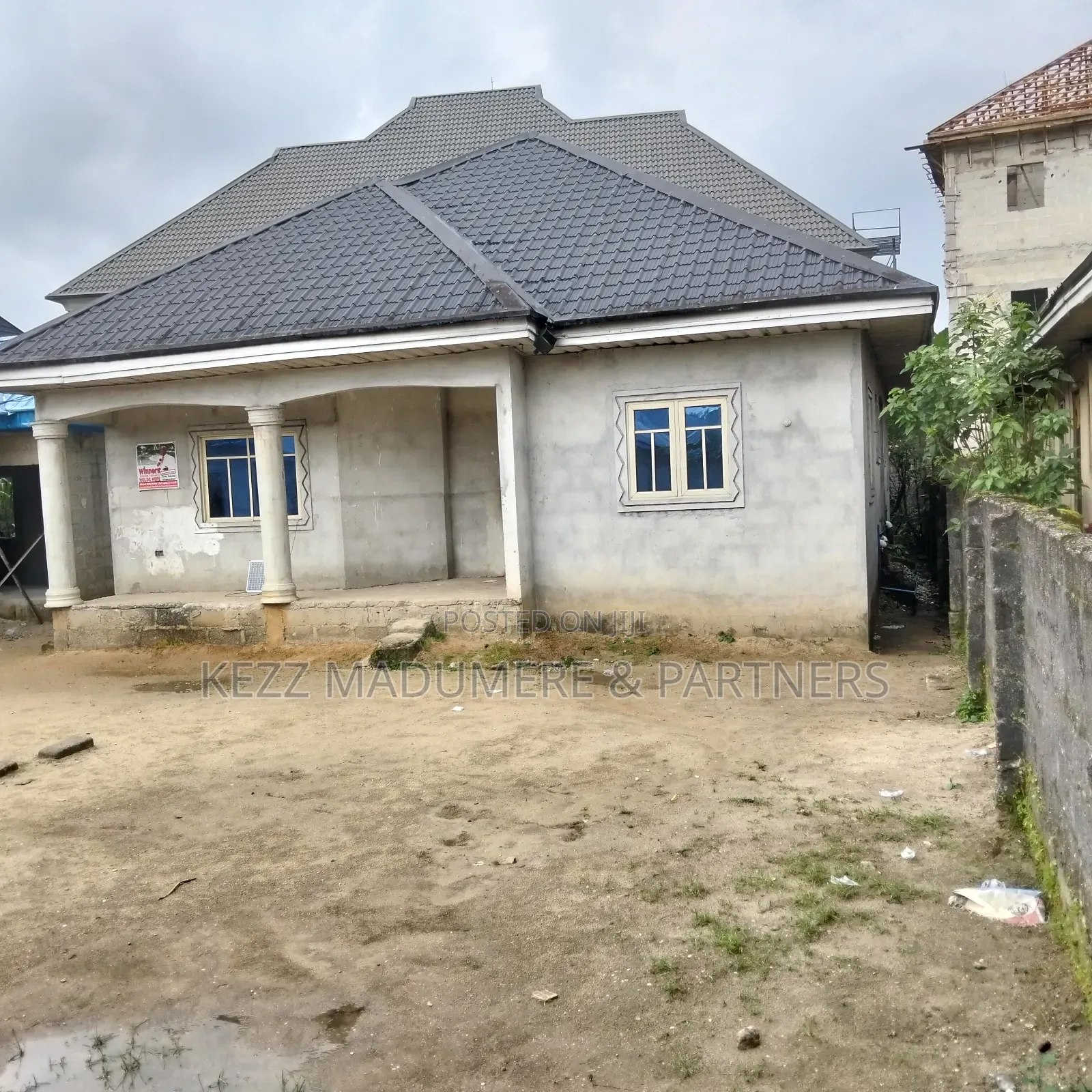 3bdrm Bungalow in Eneka Road, By 114 ,, Port-Harcourt for sale