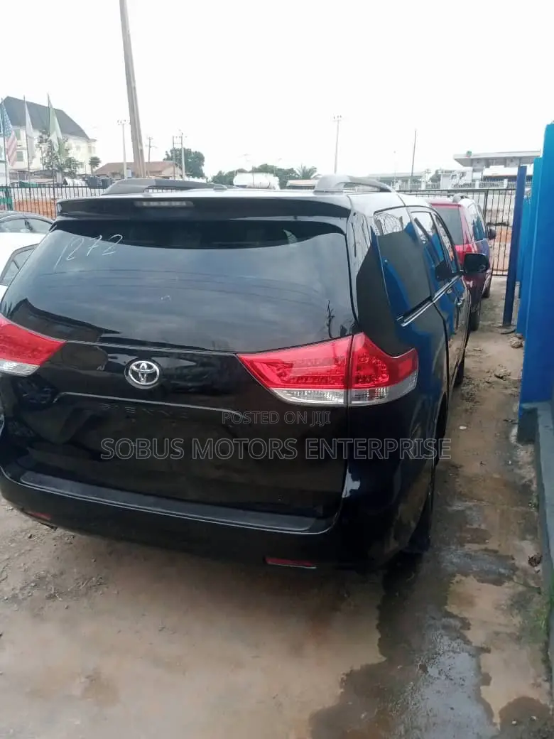 Toyota Sienna LE 7 Passenger 2011 Black