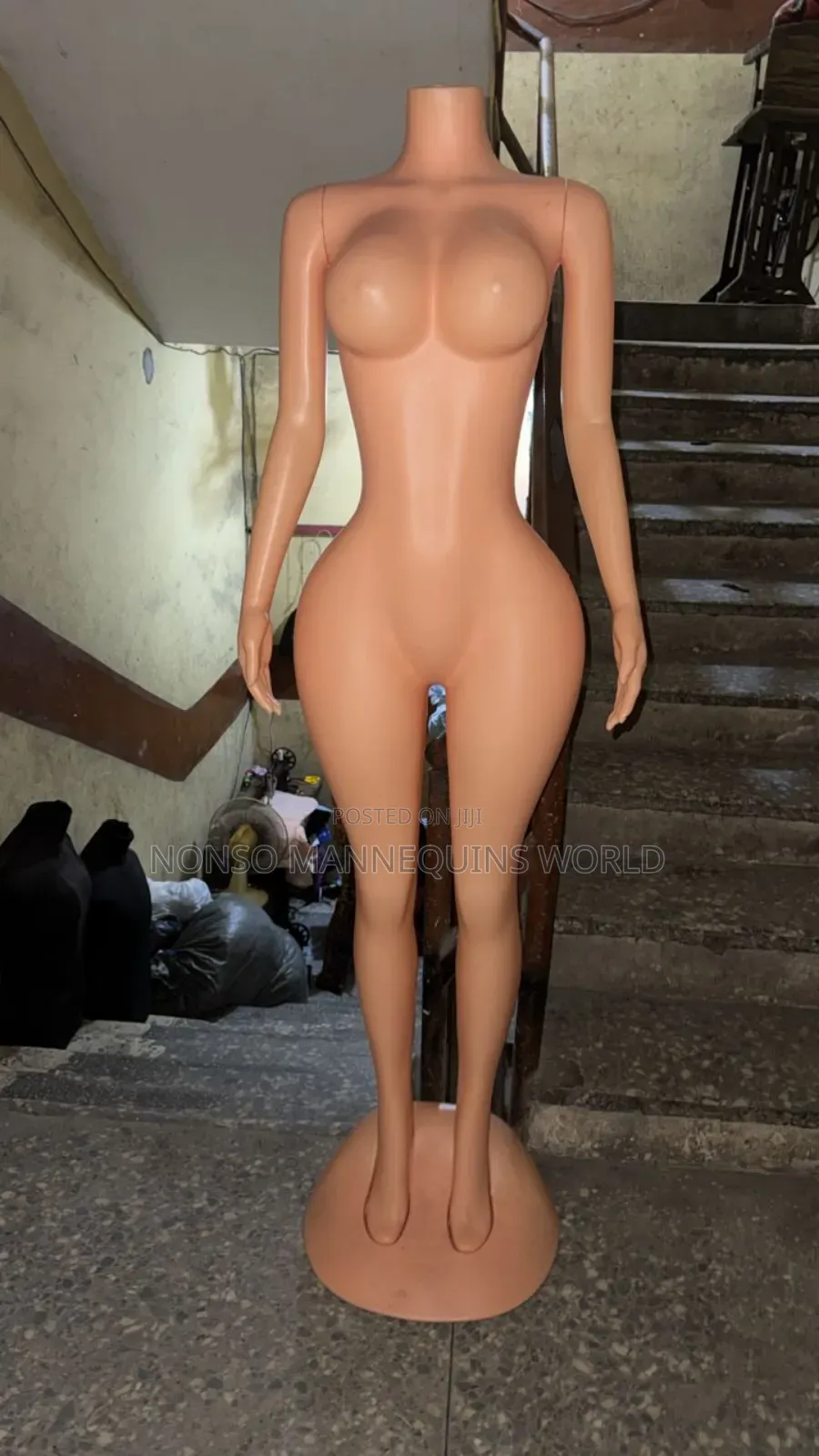 Big Bum Bum Female Size 12 Headless Plastic Mannequin