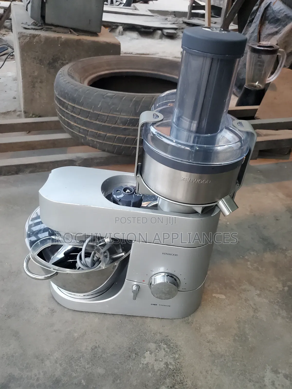 Kenwood Chef Titanium 1300watts Mixer With Juice Extractor