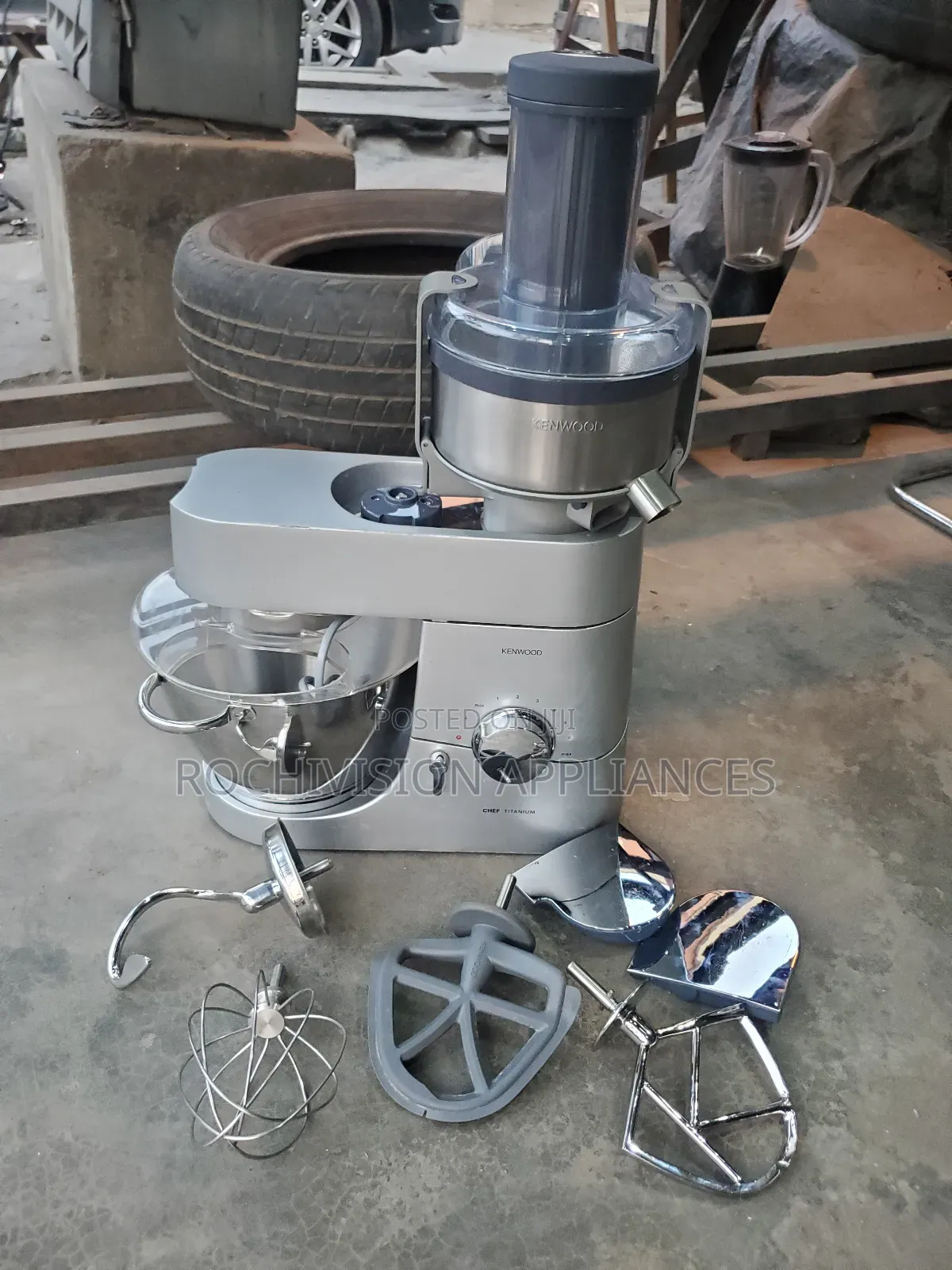 Kenwood Chef Titanium 1300watts Mixer With Juice Extractor