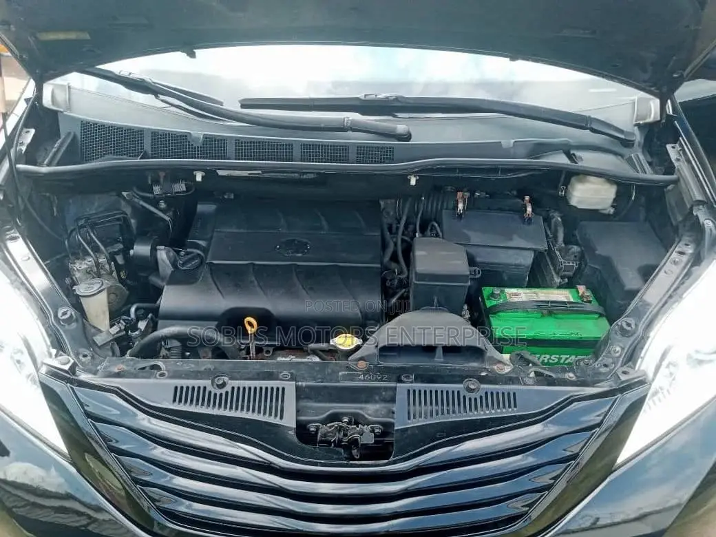 Toyota Sienna LE 7 Passenger 2011 Black