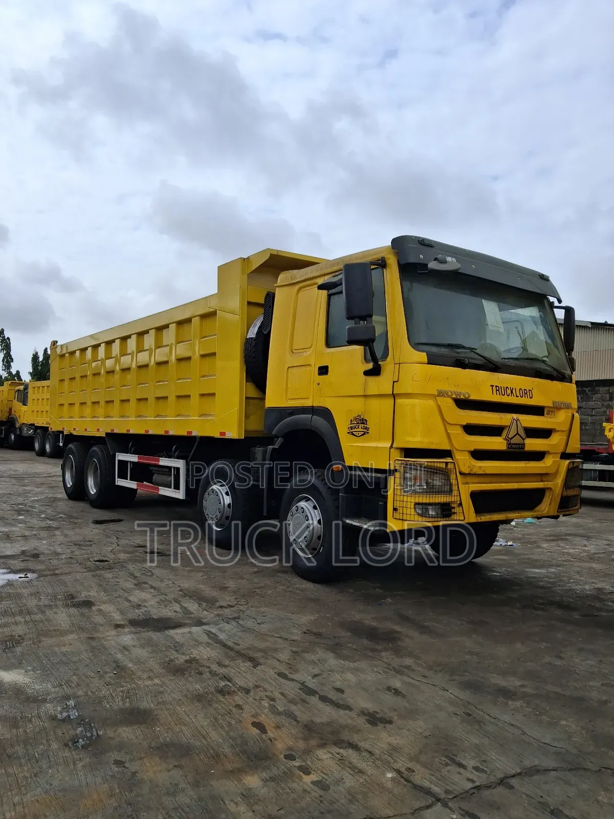 Howo 12 Tires Trucks