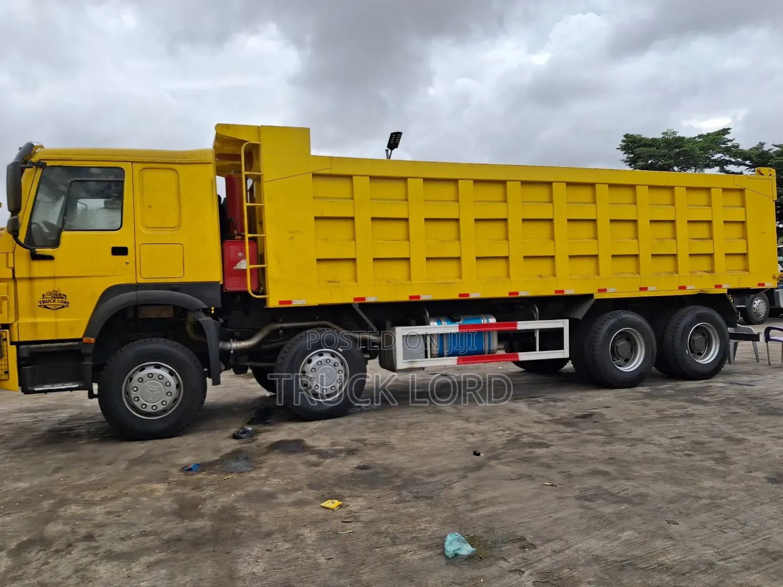 Howo 12 Tires Trucks