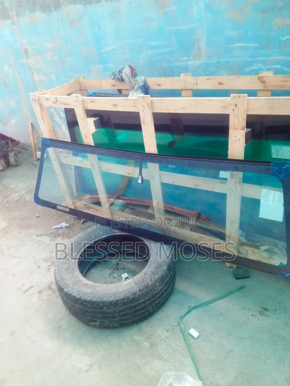 Hummer Jeep 2005 Front Windscreen