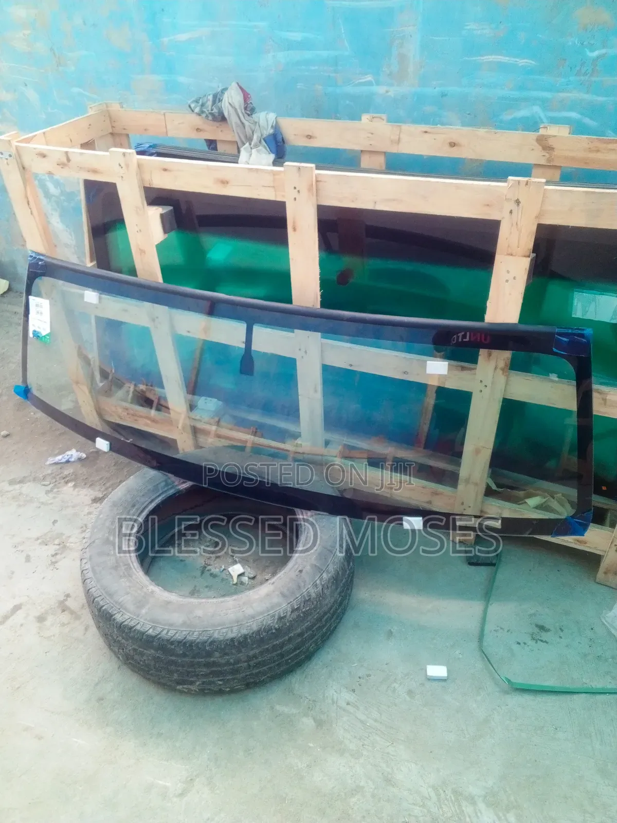Hummer Jeep 2005 Front Windscreen