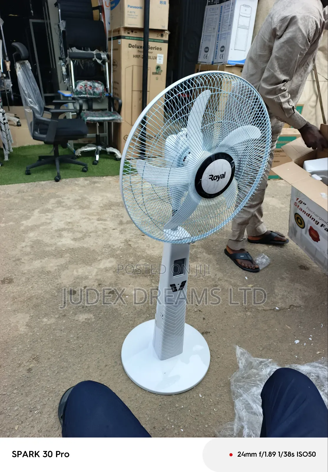 High Quality 18" Rechargeable Royal Fan