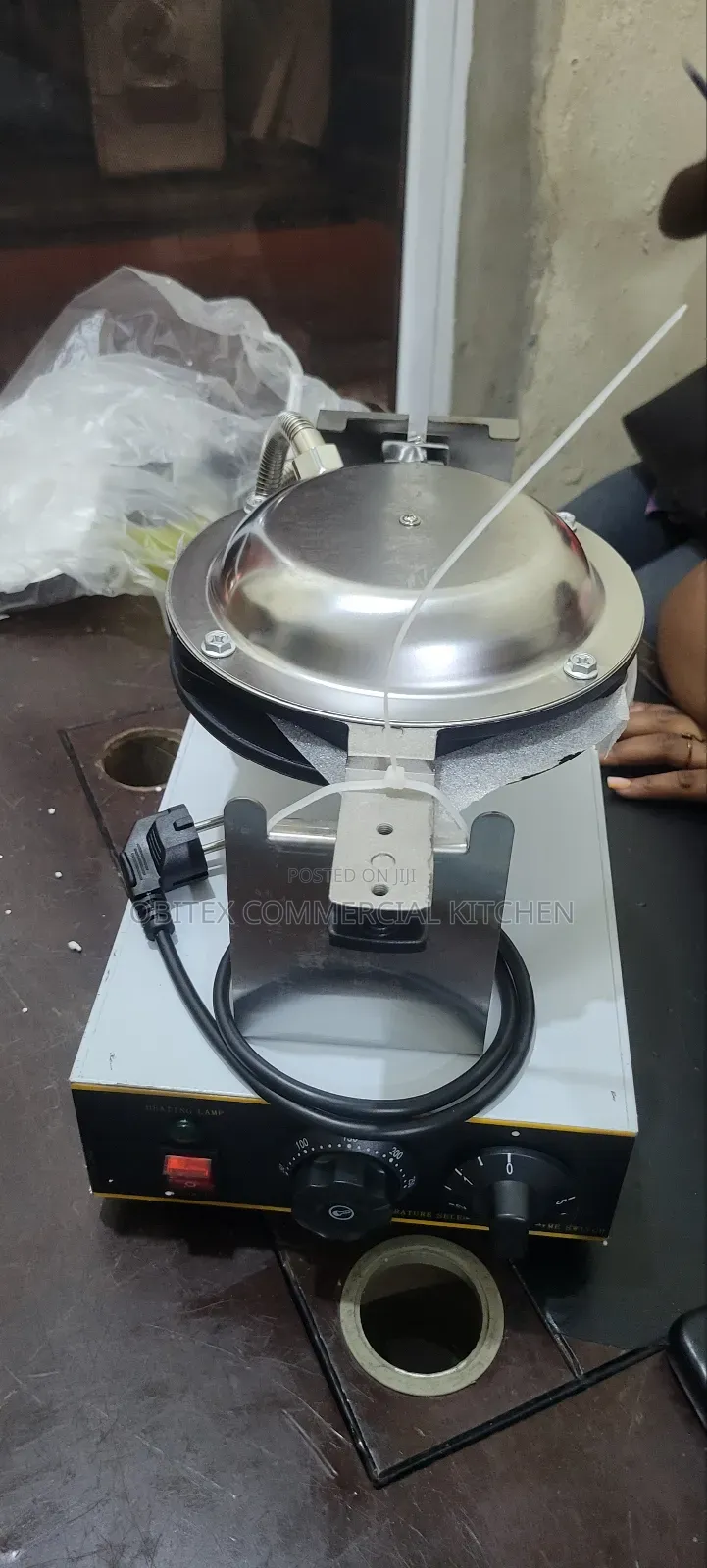 Commercial Egg Waffle Maker Machine Is Available for Ales