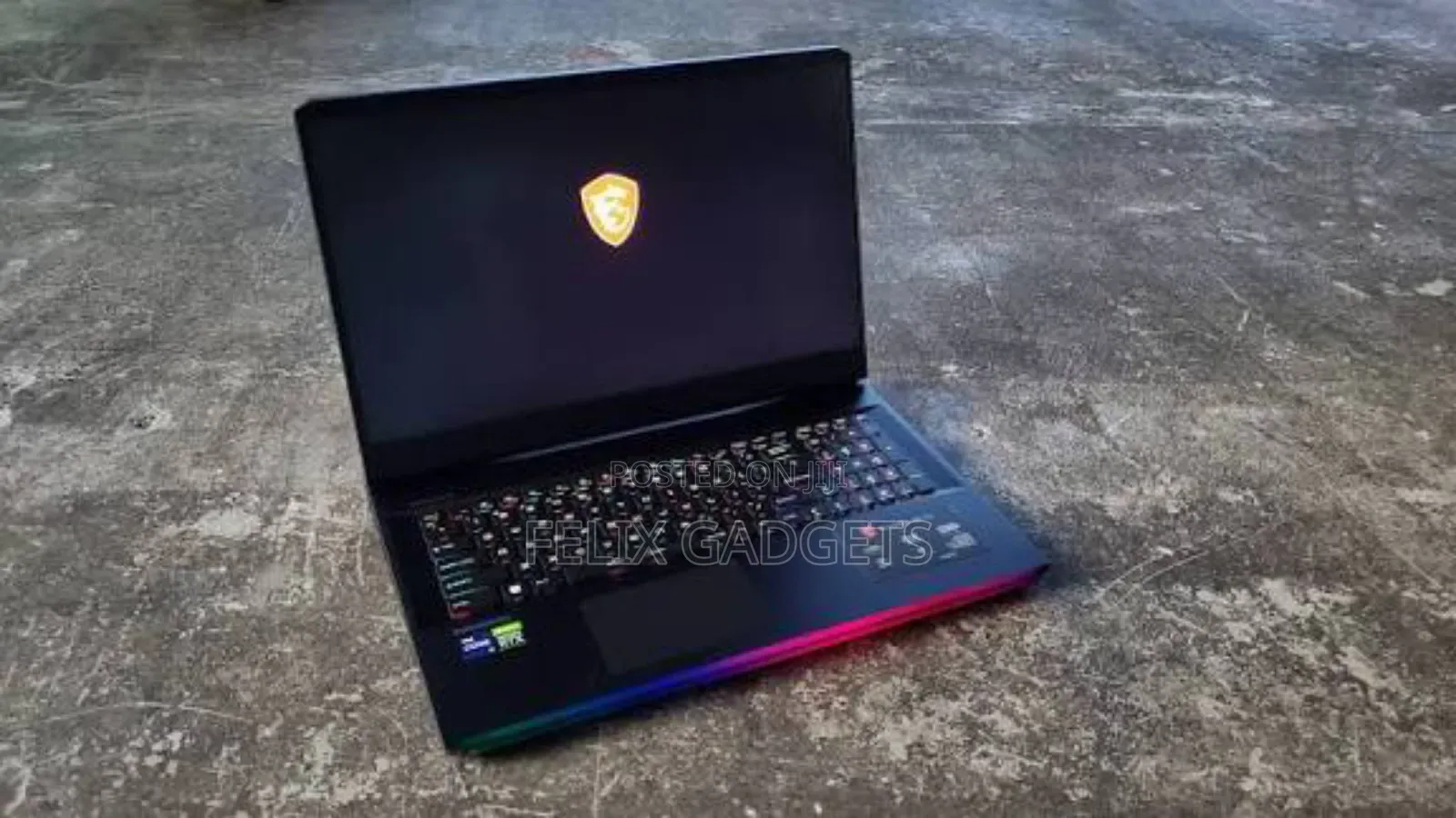 Laptop MSI Raider GE76 12UGS 32GB Intel Core i9 SSD 1T