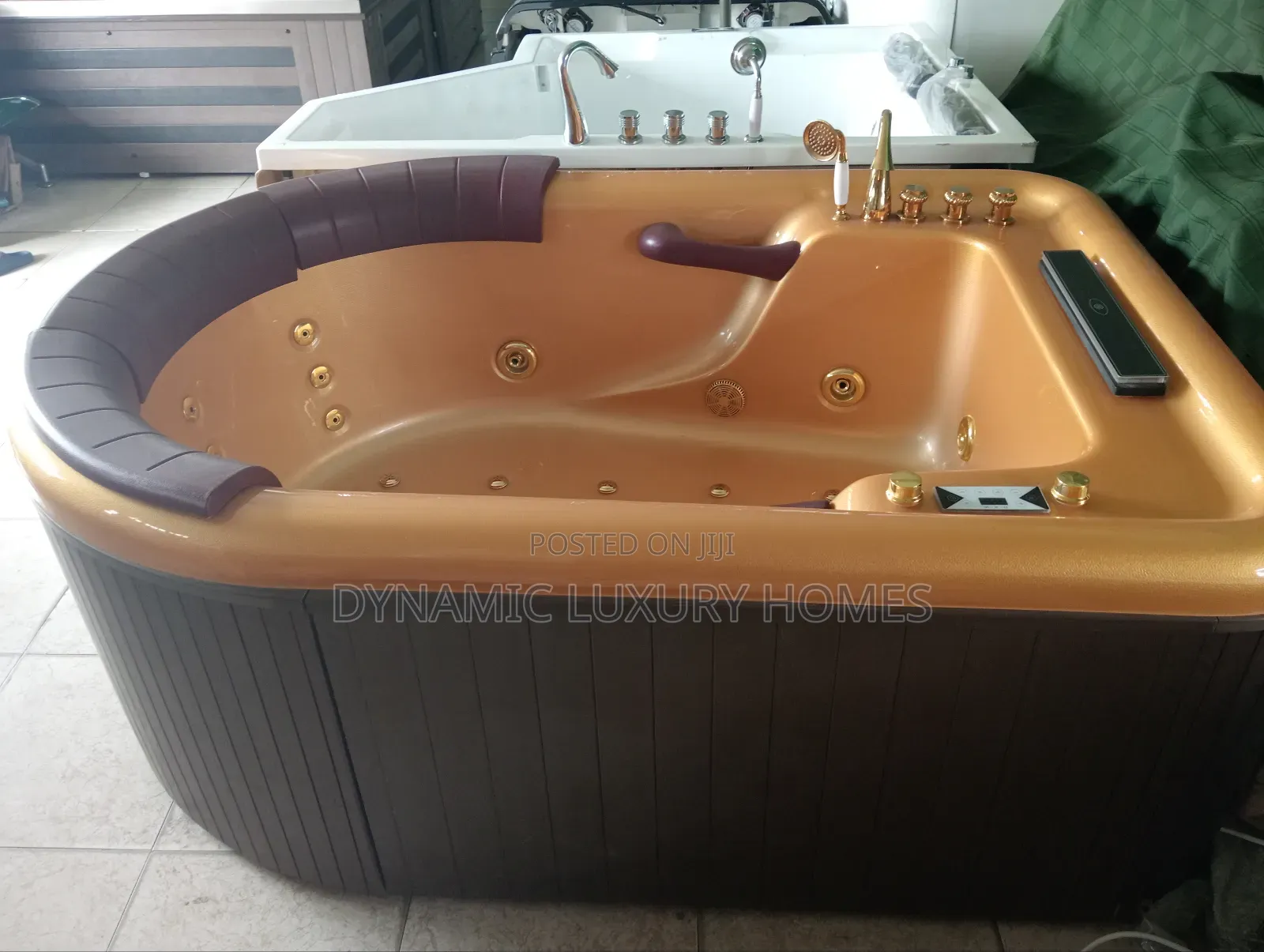 England Double Jacuzzi With Television