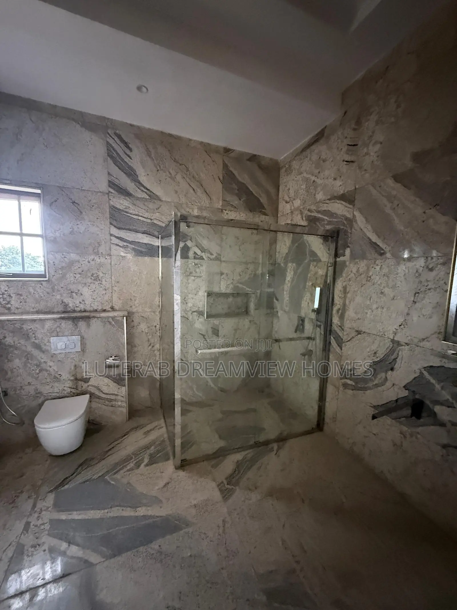 6bdrm Duplex in Gaduwa for sale