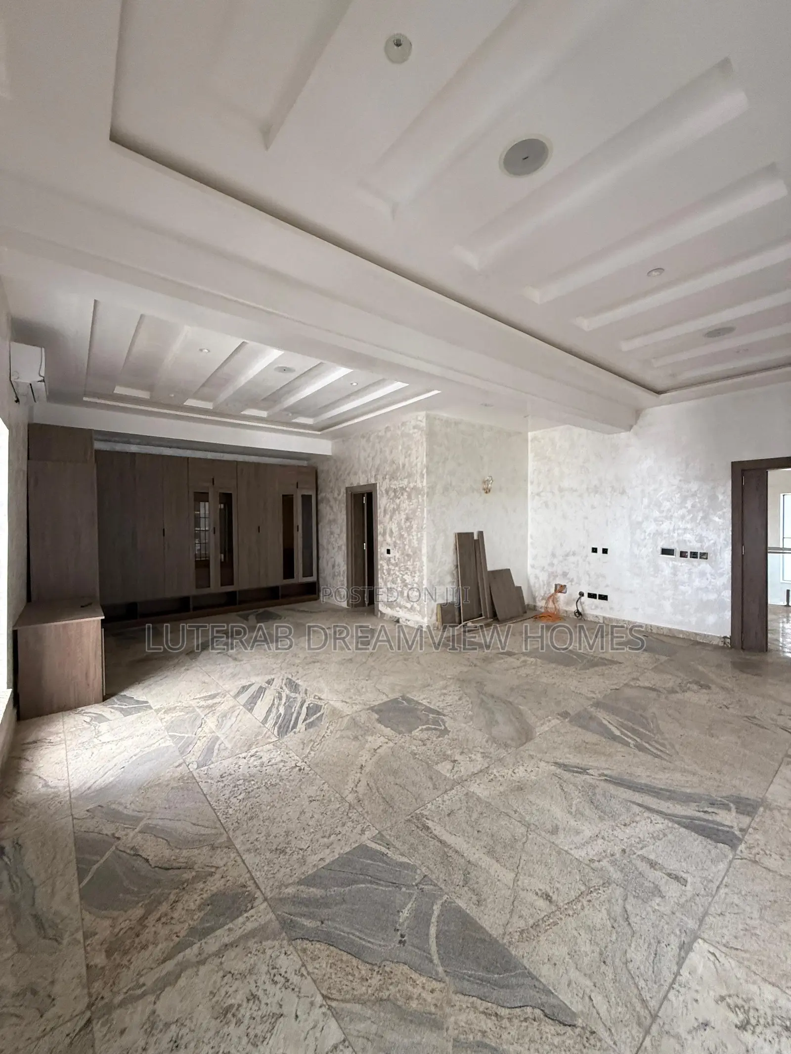 6bdrm Duplex in Gaduwa for sale