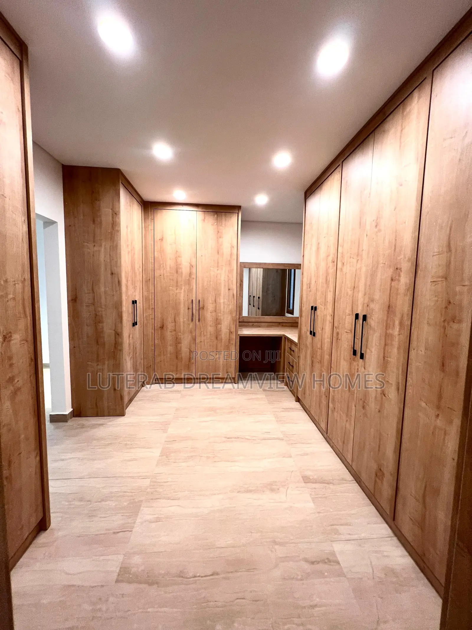 5bdrm Duplex in Heart Asokoro for sale