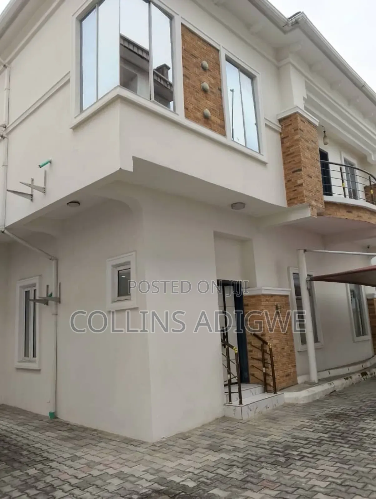 5bdrm Duplex in Orchid Road Chevron for sale