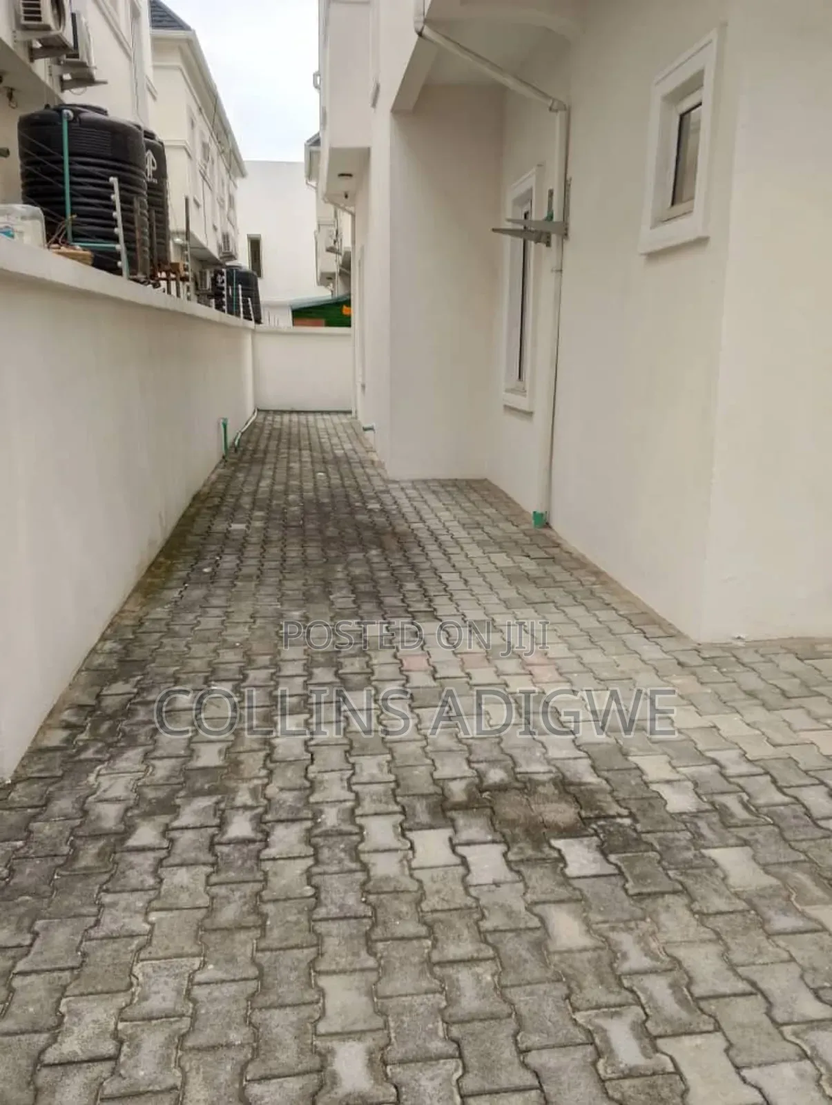 5bdrm Duplex in Orchid Road Chevron for sale