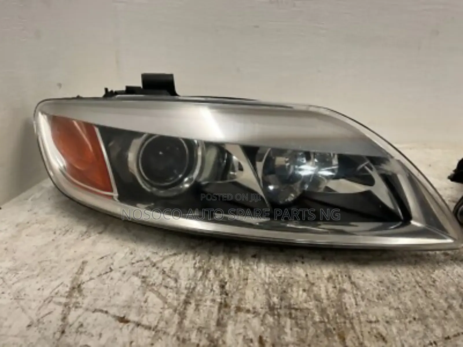 Audi Q7 Head Light 2010