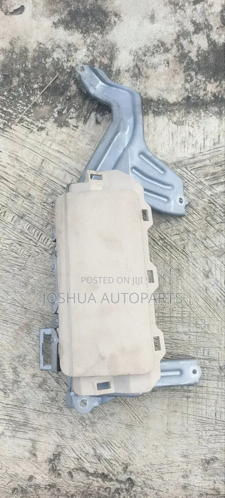 Toyota Venza, Driver Knee Airbag, 2010-2015