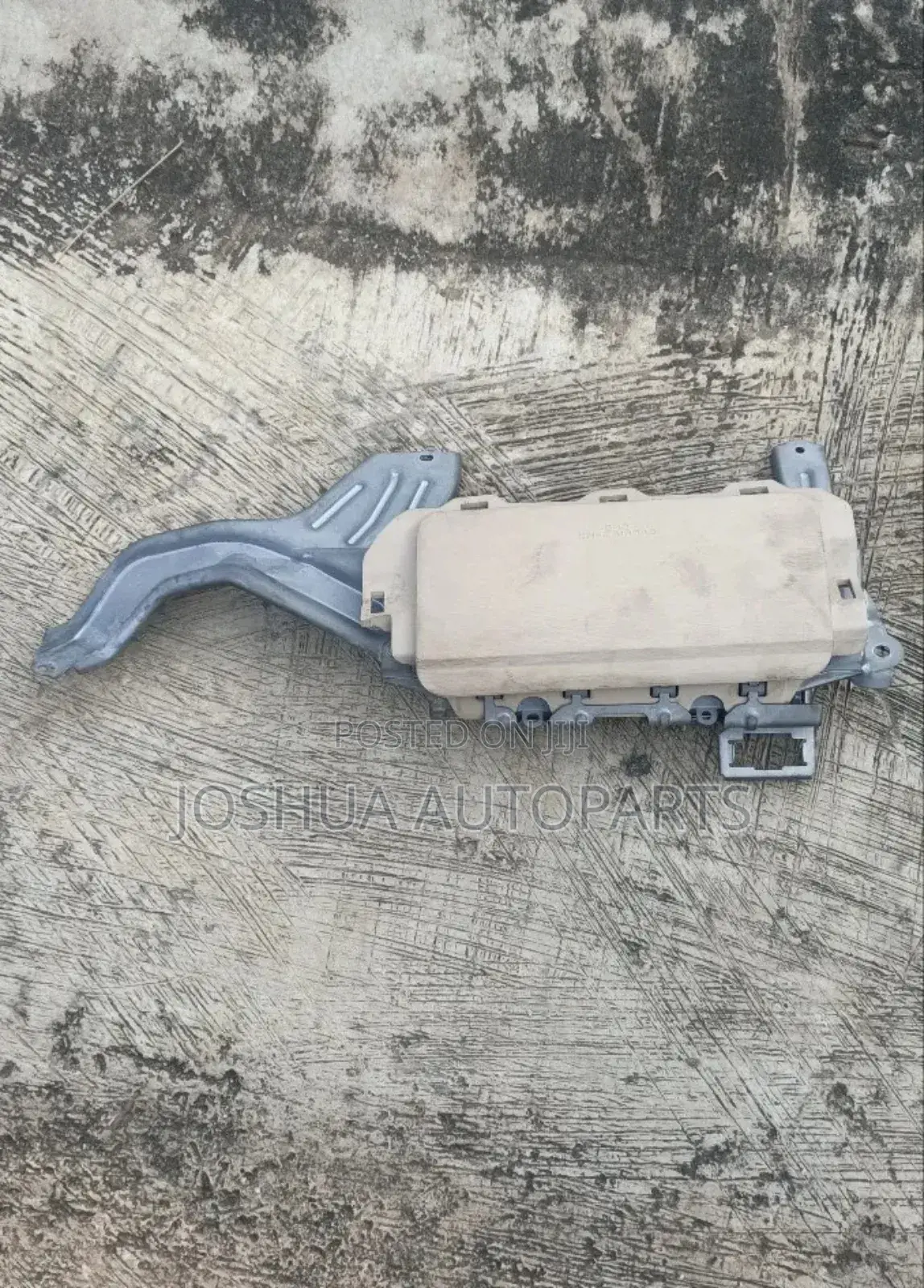 Toyota Venza, Driver Knee Airbag, 2010-2015