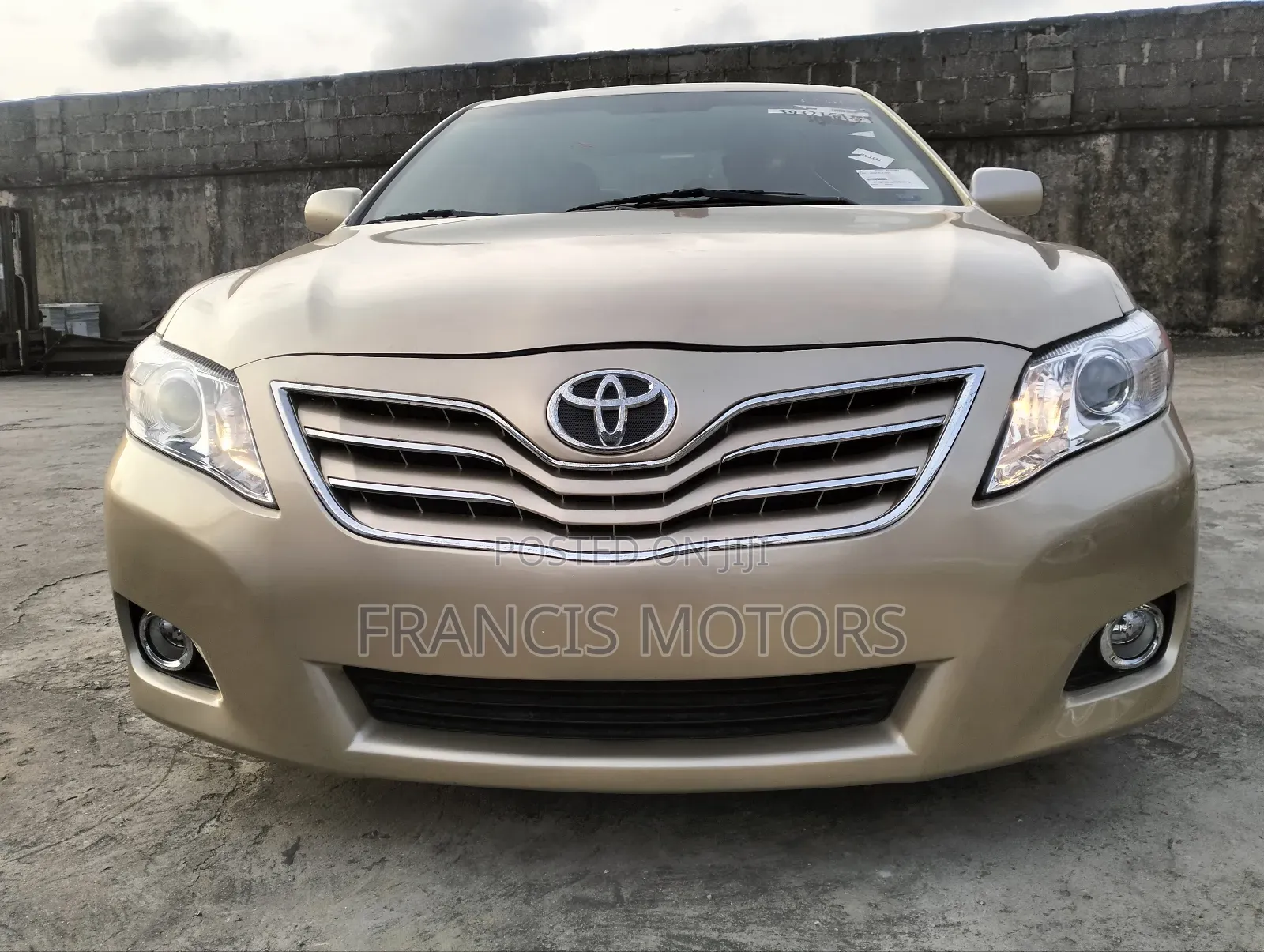 Toyota Camry LE 4dr Sedan (2.5L 4cyl 6AM) 2010 Gold