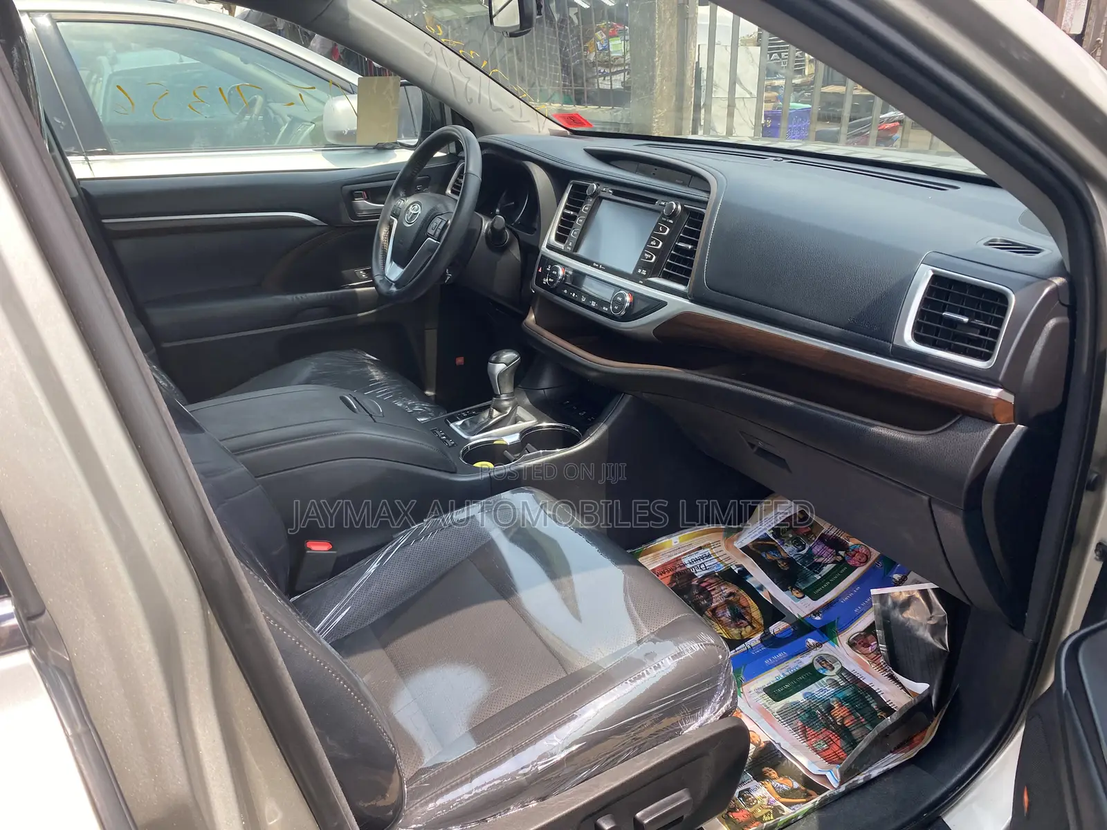 Toyota Highlander Limited V6 4x2 (3.5L 6cyl 6A) 2016 Gold
