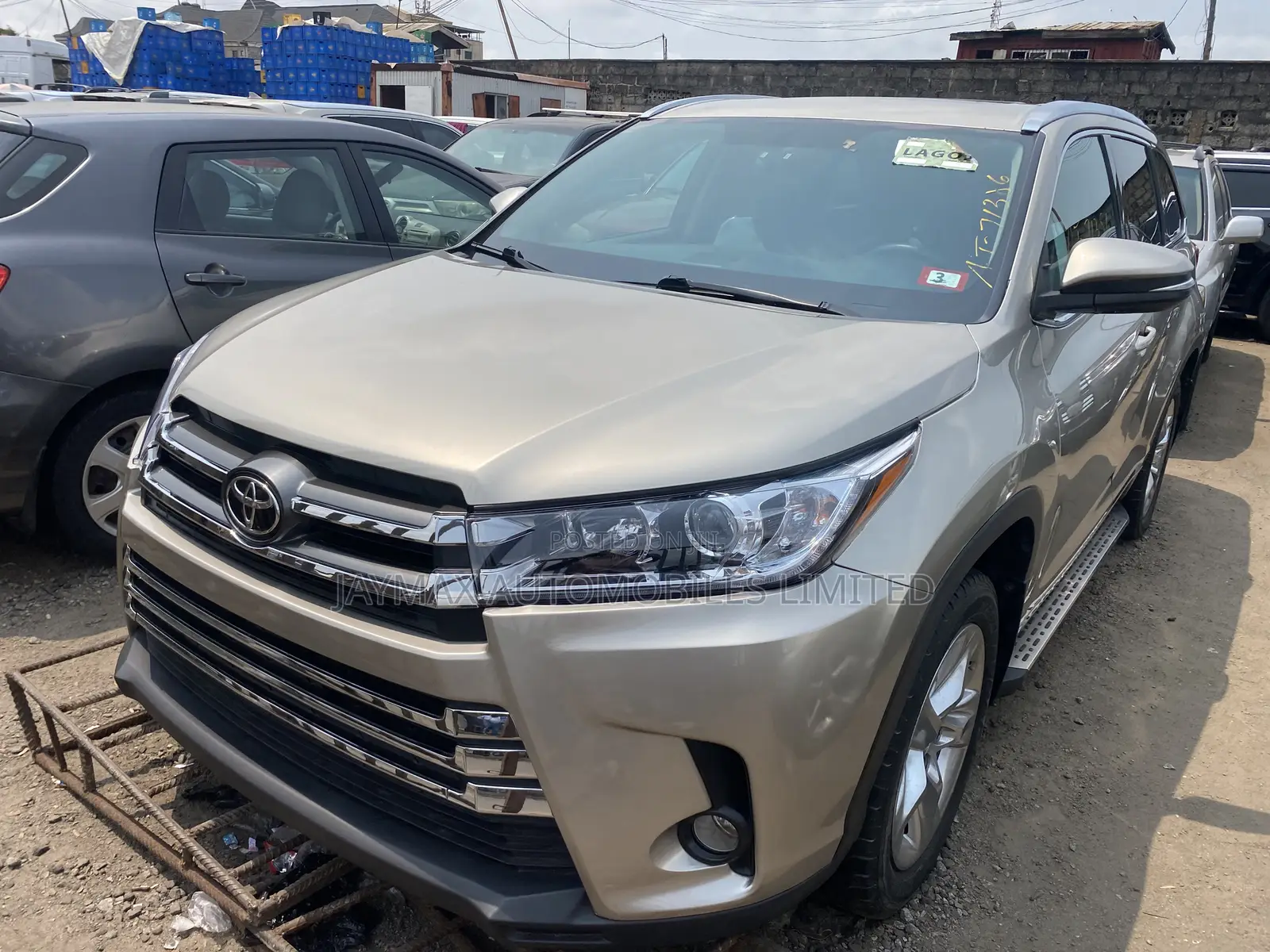 Toyota Highlander Limited V6 4x2 (3.5L 6cyl 6A) 2016 Gold
