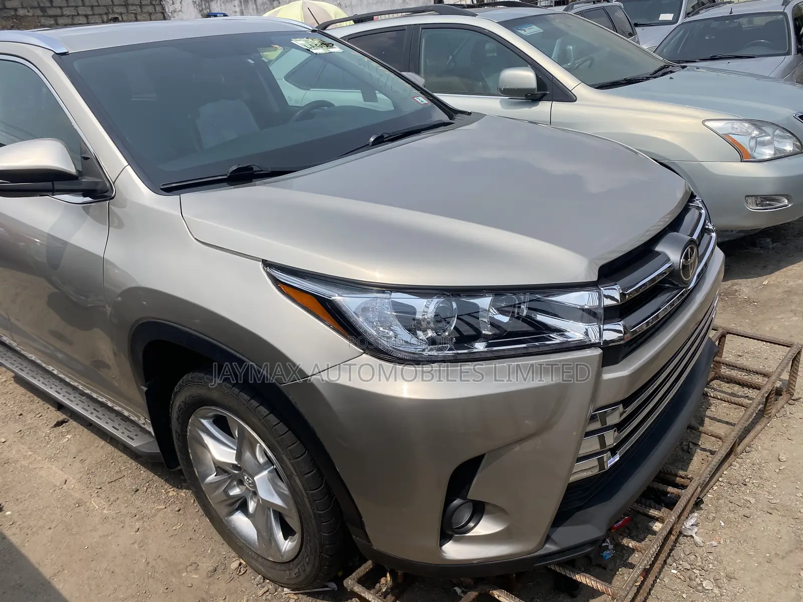 Toyota Highlander Limited V6 4x2 (3.5L 6cyl 6A) 2016 Gold