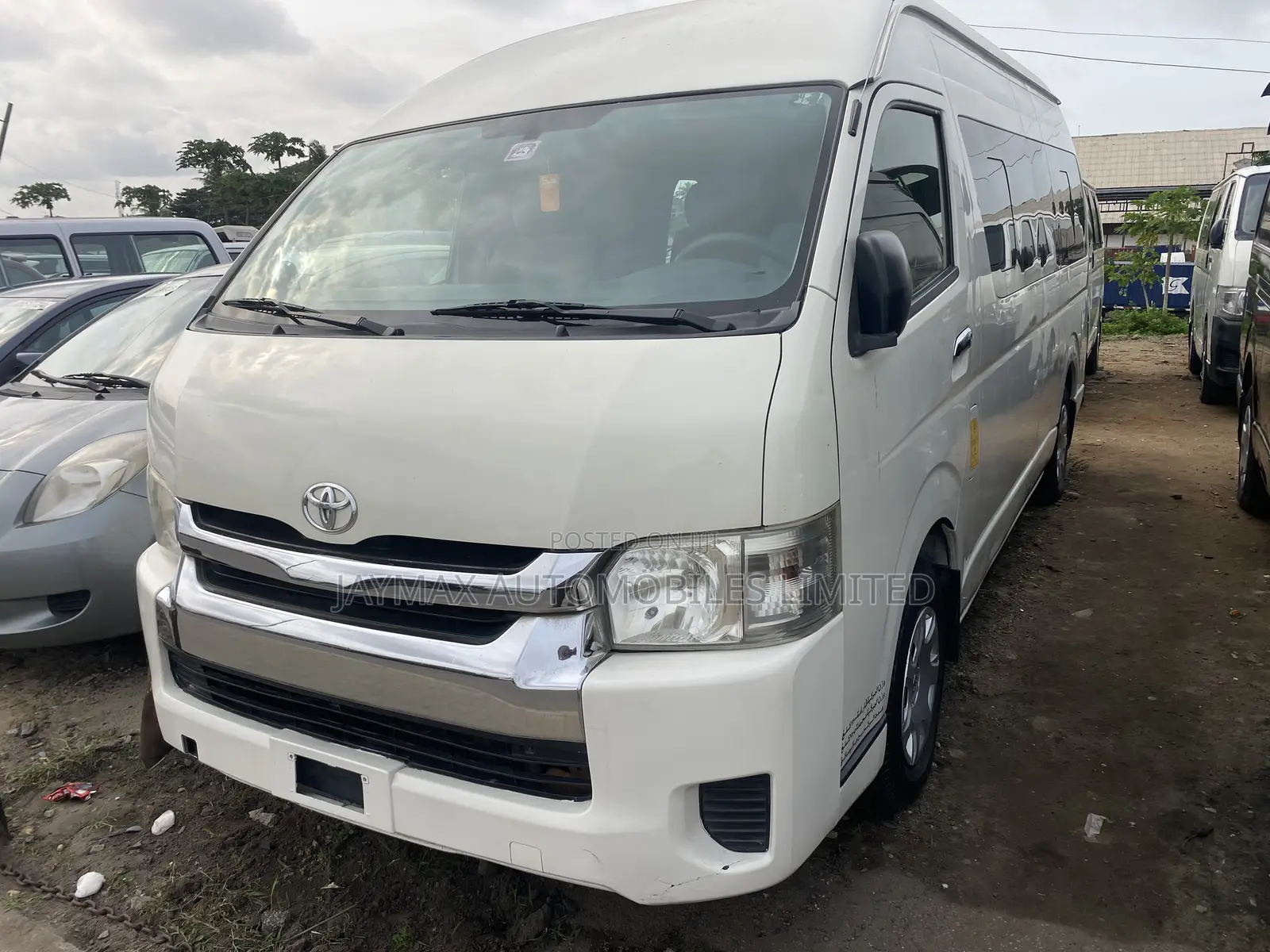 Toyota HiAce 2015 White