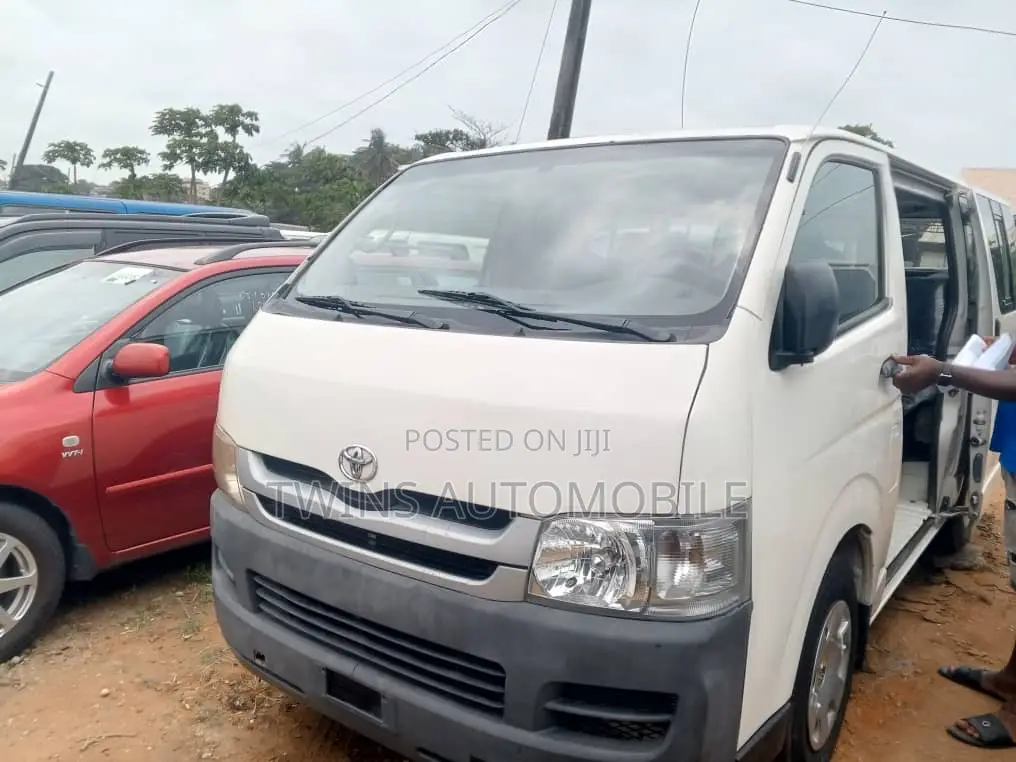Toyota HiAce 2011 White