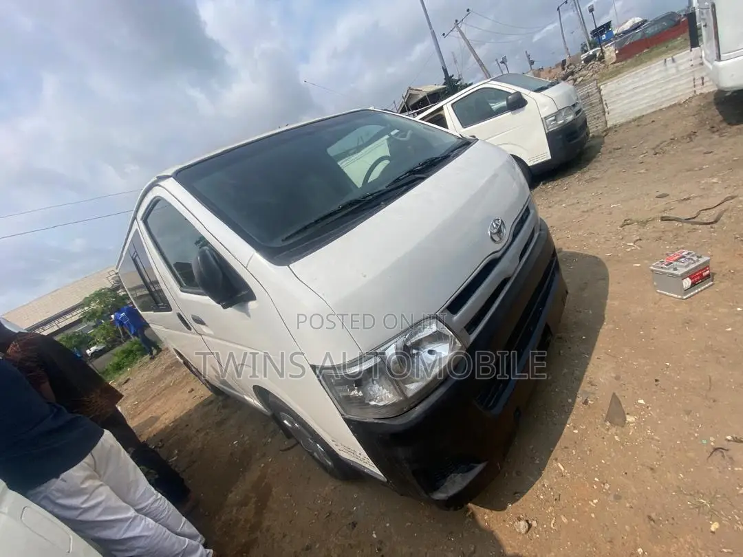 Toyota HiAce 2010 White