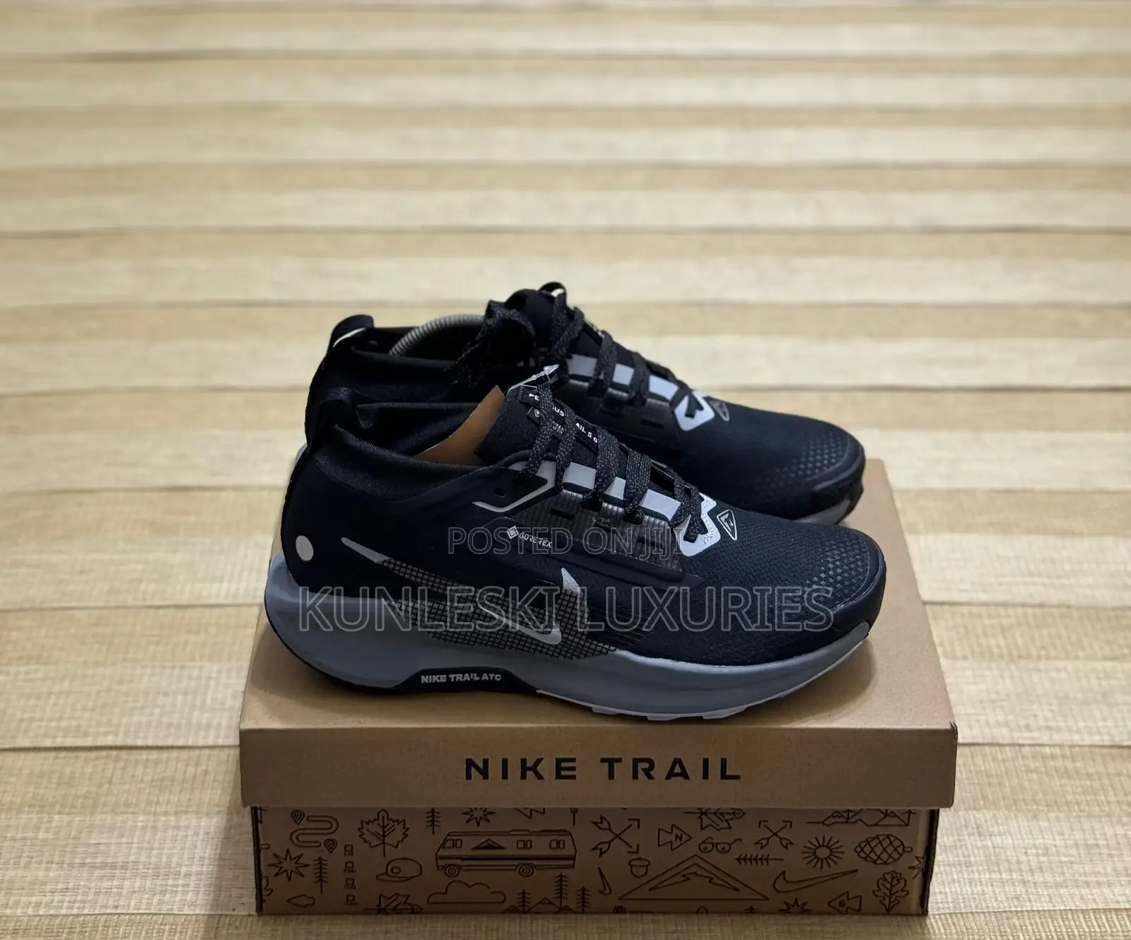 Original Nike Pegasus Trail 5 Gore-Tex Black / White Sneakers