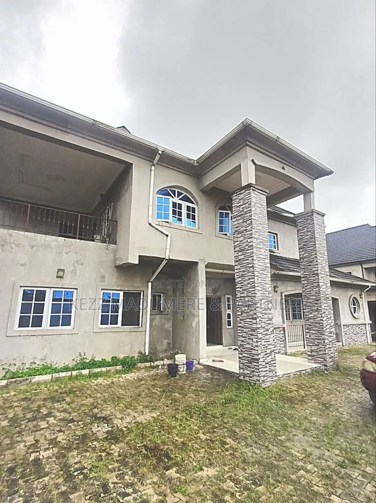 7bdrm Duplex in Inside A Gated for sale